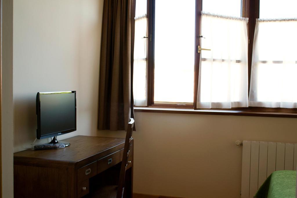 Hotel Y Apartamentos El Camin Poo De Llanes Room photo