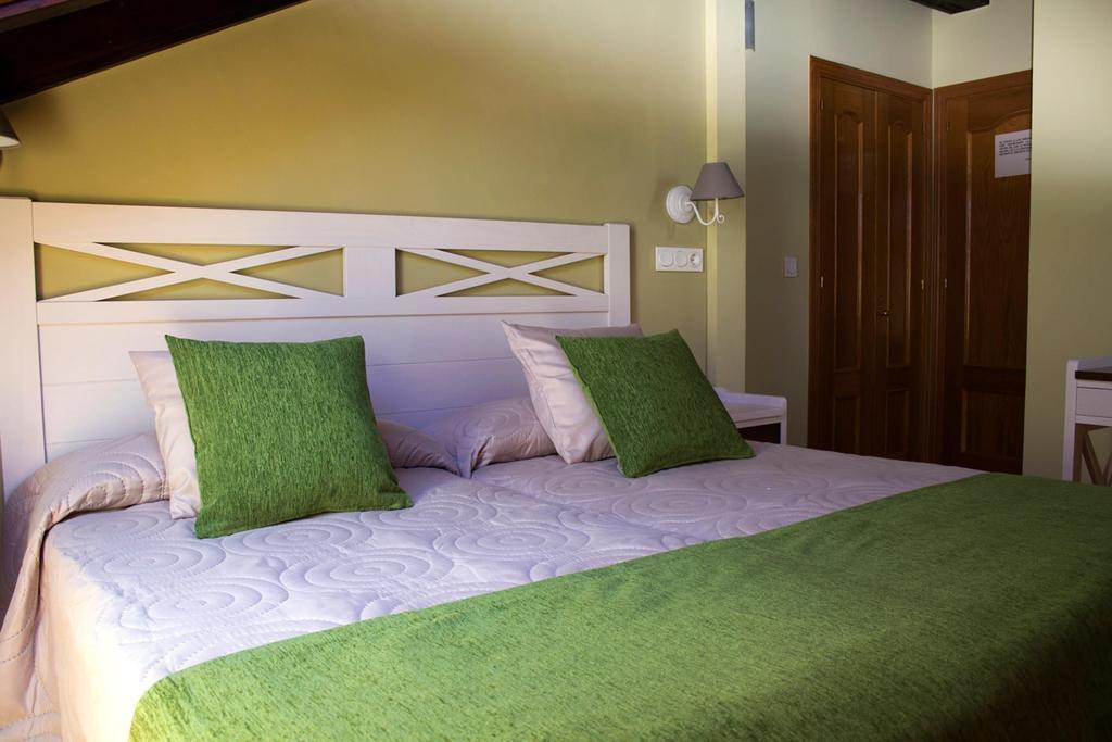 Hotel Y Apartamentos El Camin Poo De Llanes Room photo